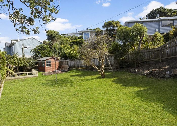  at 35 Nevay Road, Karaka Bays, Wellington