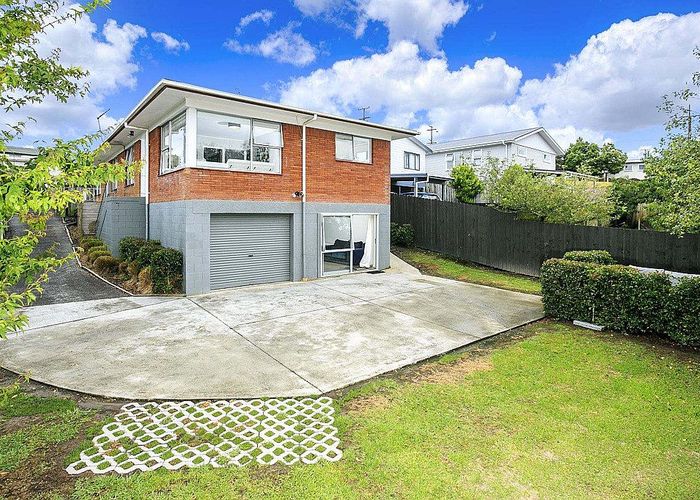  at 2/2 Lambrown Drive, Totara Vale, North Shore City, Auckland