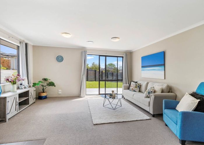 at 21 Anna Lane, Glen Eden, Auckland