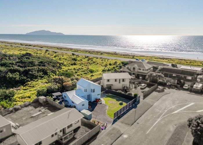  at 12 Scott Avenue, Otaki Beach, Otaki