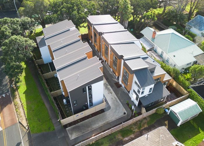  at 2/190A Green Lane West, Greenlane, Auckland