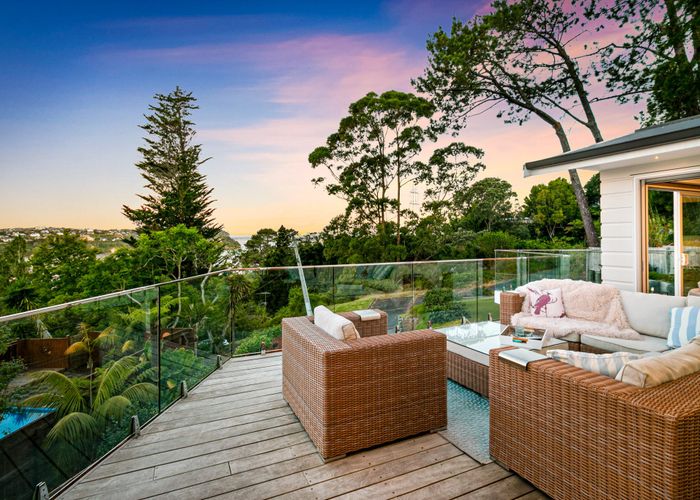  at 9 Barton Street East, Blockhouse Bay, Auckland