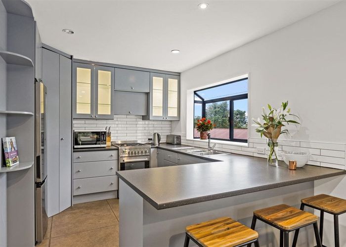  at 2/33 Waipa Street, Birkenhead, Auckland
