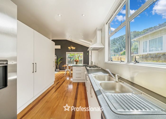  at 215 Whites Line East, Waiwhetu, Lower Hutt, Wellington