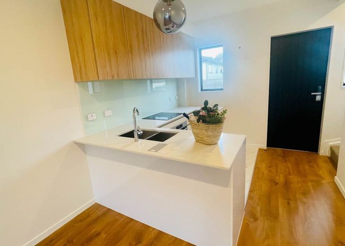  at 2/26 Springvale Drive, Albany, North Shore City, Auckland