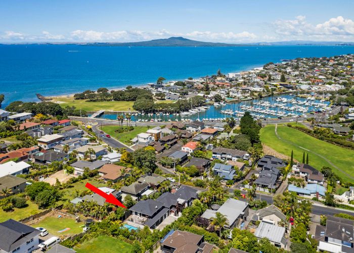  at 3/23 Commodore Parry Road, Castor Bay, Auckland