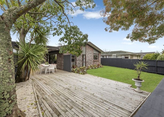  at 1/70 Mirrabooka Avenue, Botany Downs, Auckland