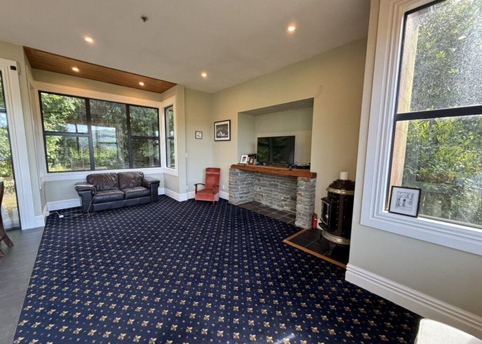 at 16 Ascog Road, Ravensbourne, Dunedin, Otago
