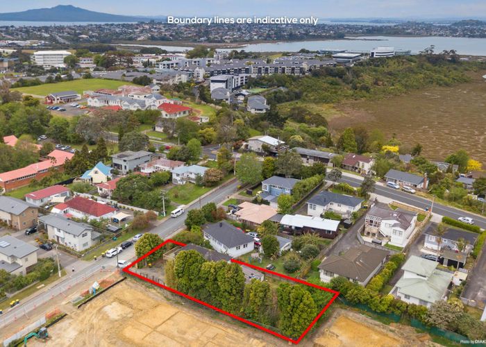  at 87 Tonar Street, Northcote, Auckland