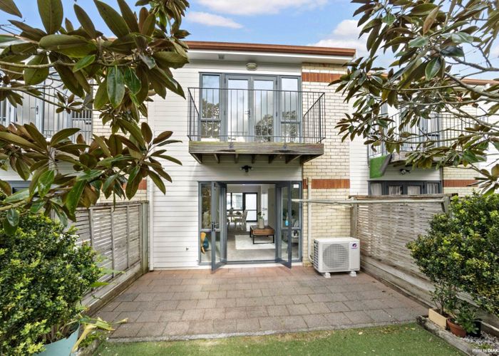  at 21/3 Ambrico Place, New Lynn, Waitakere City, Auckland