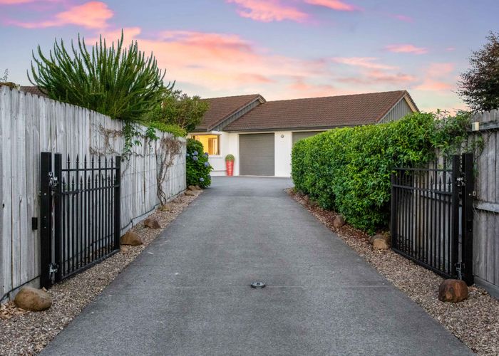  at 5 Moss Crescent, Takanini
