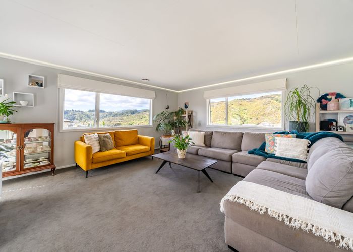  at 32 King Charles Drive, Kingsley Heights, Upper Hutt, Wellington
