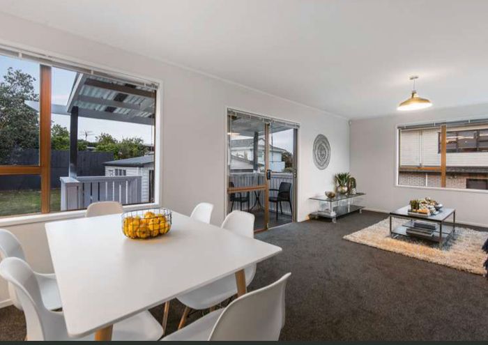  at 4 Caringbah Drive, Papatoetoe, Auckland