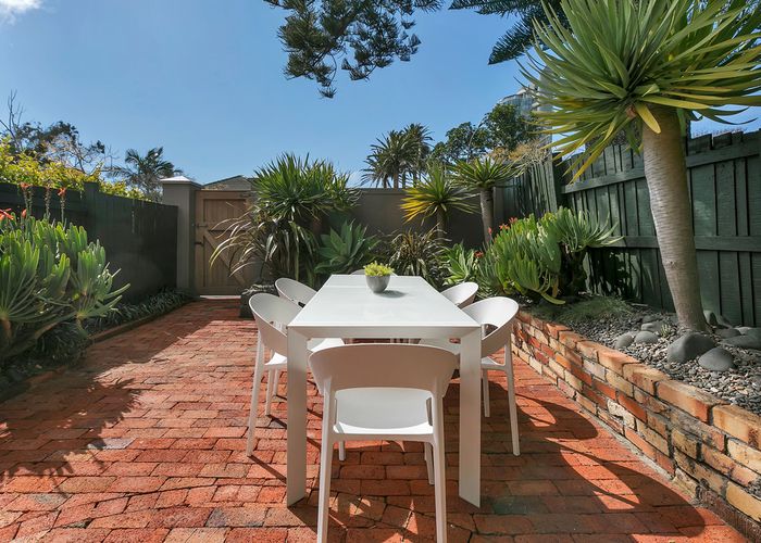  at 2/8 Hamilton Road, Herne Bay, Auckland