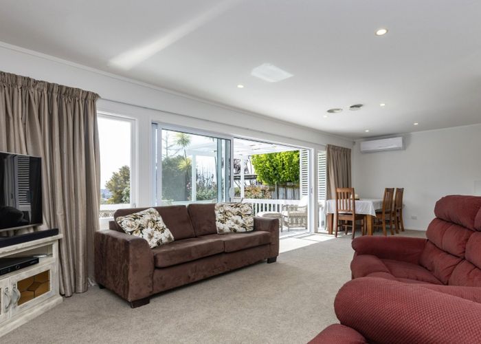  at 8 Downsview Road, Pakuranga Heights, Auckland