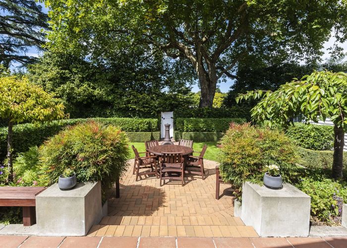  at 83 St Andrews Square, Strowan, Christchurch