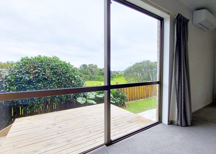  at 2/14 Bramley Drive, Farm Cove, Manukau City, Auckland