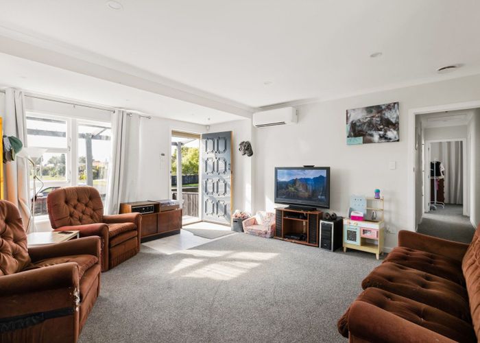  at 19 Dalesford Street, Silverdale, Hamilton