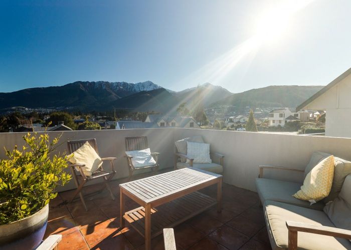  at 4 Cedar Drive, Kelvin Heights, Queenstown