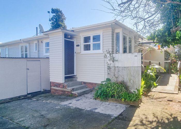  at 214 East Coast Road, Forrest Hill, North Shore City, Auckland
