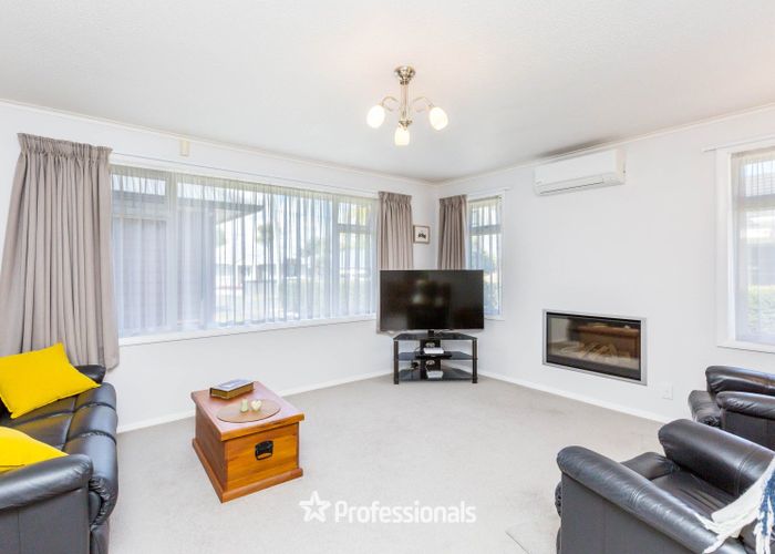  at 34 Oxford Crescent, Ebdentown, Upper Hutt