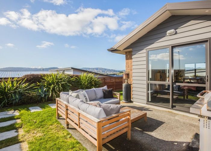  at 134 Endeavour Drive, Whitby, Porirua