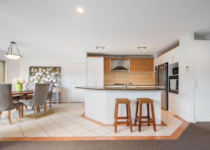  at 12 Red Oak Place, Schnapper Rock, Auckland