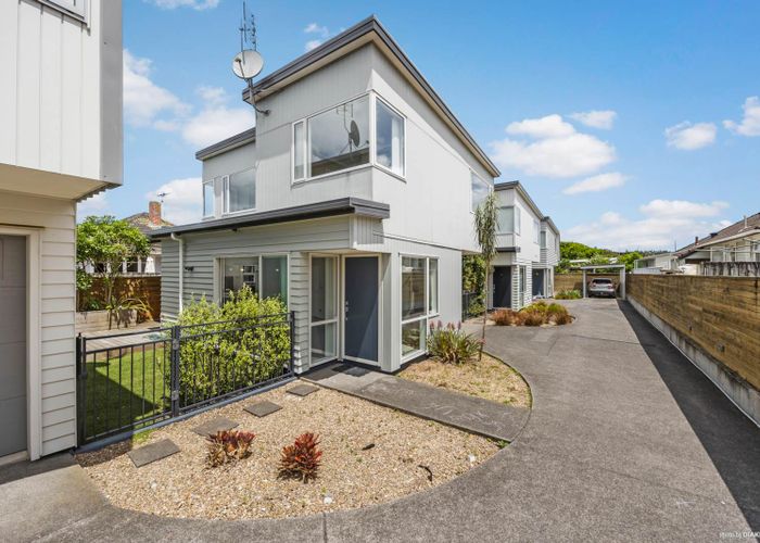  at 3B Anderson Avenue, Point England, Auckland