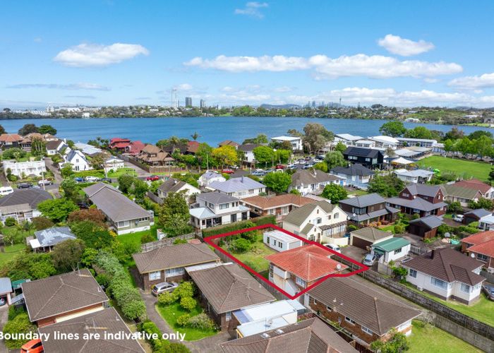  at 22a Shakespeare Road, Milford, North Shore City, Auckland