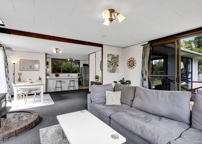  at 7 Lindaver Grove, Merrilands, New Plymouth