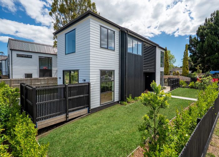  at 32 Swanson Road, Western Heights, Waitakere City, Auckland