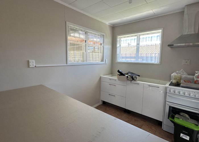  at 13 Roberts Road, Glenfield, Auckland