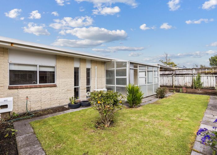  at 2/8 Belt Road, Moturoa, New Plymouth