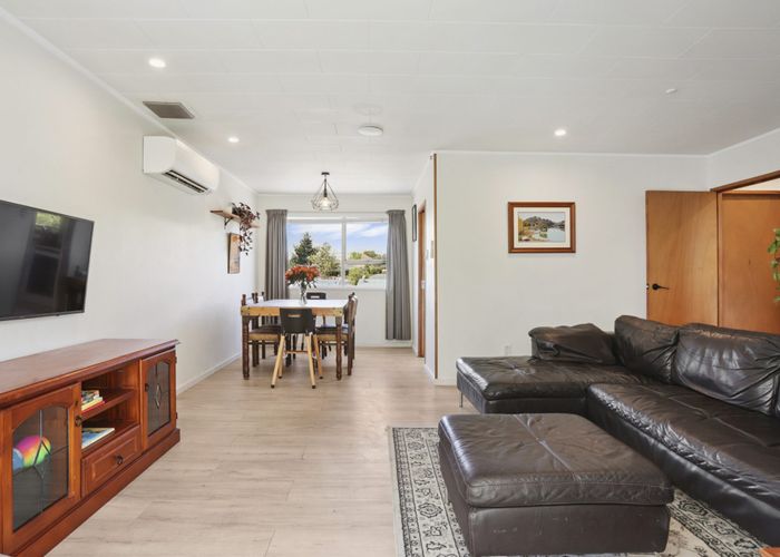  at 20 Aquarius Avenue, Glen Eden, Waitakere City, Auckland