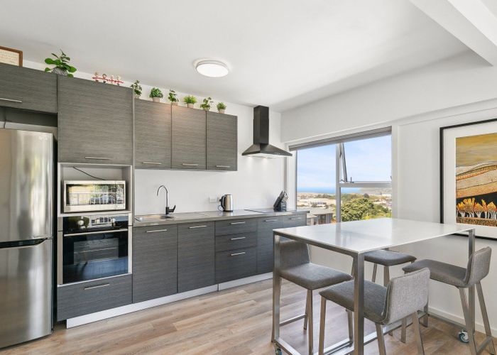  at 11/32 Akaroa Drive, Maupuia, Wellington