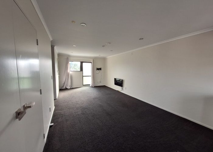  at 4/8 Kerrs Road, City Centre, Manukau City, Auckland