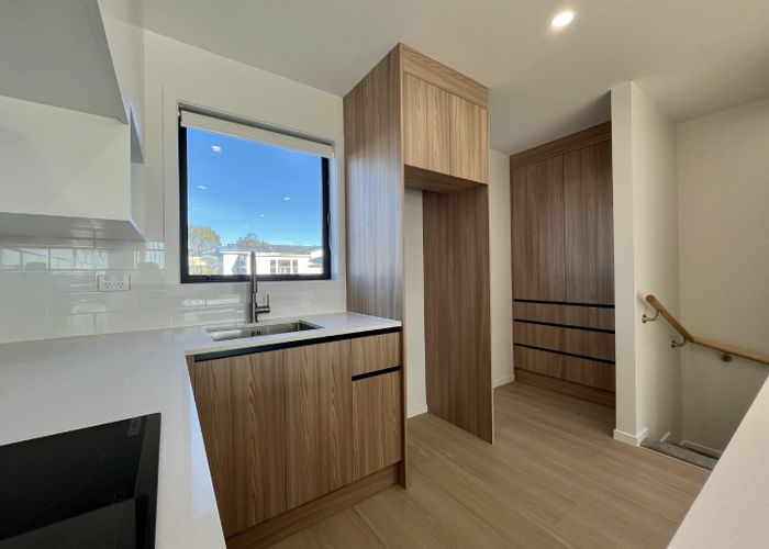  at 2/10 Fairclough Road, Beach Haven, North Shore City, Auckland