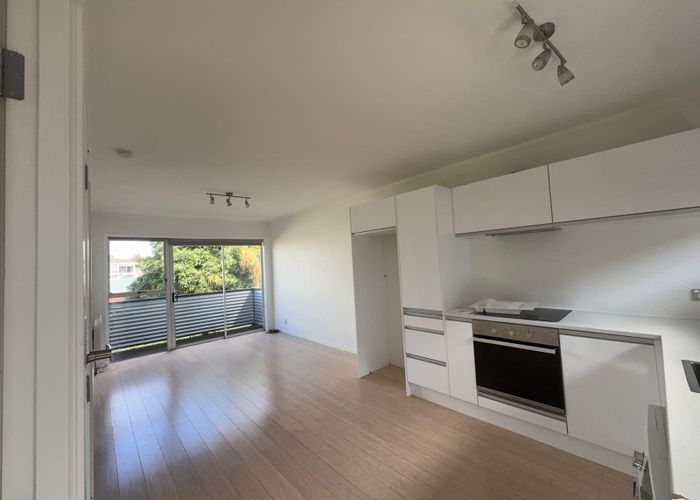  at 10/11 Kingsway Avenue, Sandringham, Auckland City, Auckland