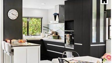  at 2 Nagle Place, Golflands, Auckland
