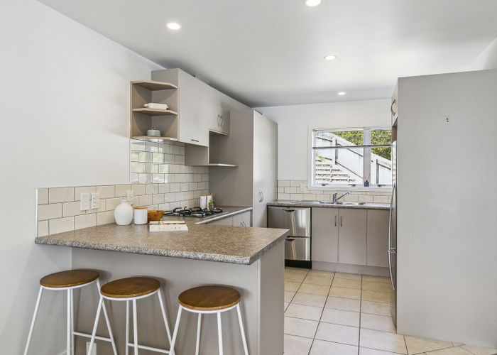  at 4/143 Cockayne Road, Khandallah, Wellington