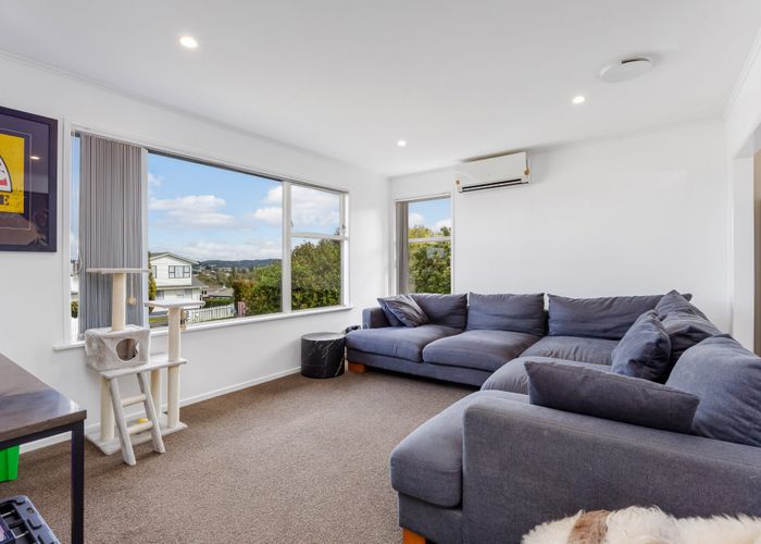  at 9 Grimshaw Place, Henderson, Waitakere City, Auckland
