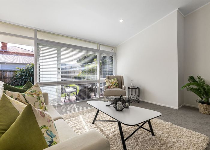  at 3/6 North Avenue, Narrow Neck, Auckland