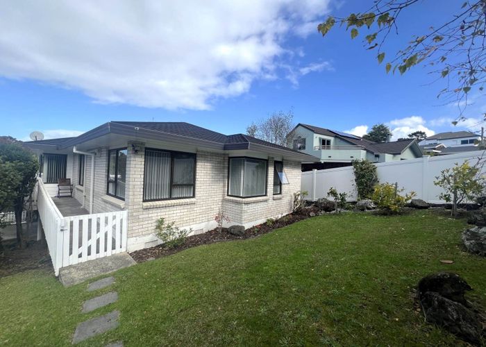  at 28 Lagoon Way, West Harbour, Auckland