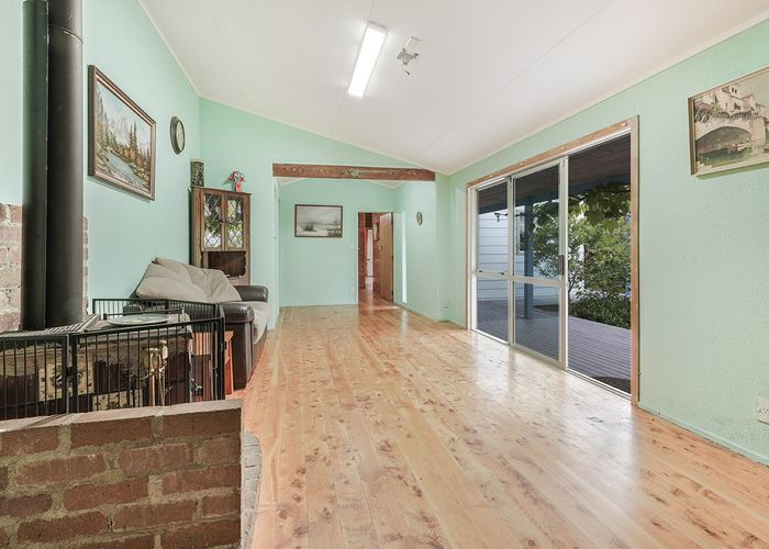 at 19 Lansdowne Crescent, Glenview, Hamilton