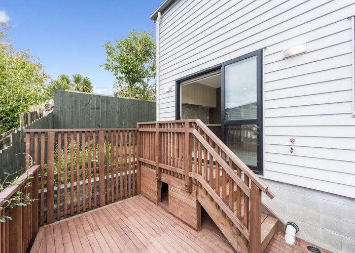  at 18/106 Triangle Road, Massey, Waitakere City, Auckland