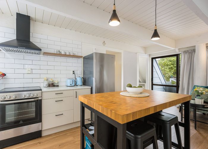  at 22 Shadon Place, Stanmore Bay, Whangaparaoa