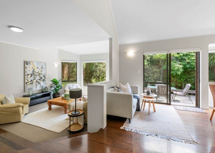  at 2/14 Matipo Road, Mairangi Bay, Auckland