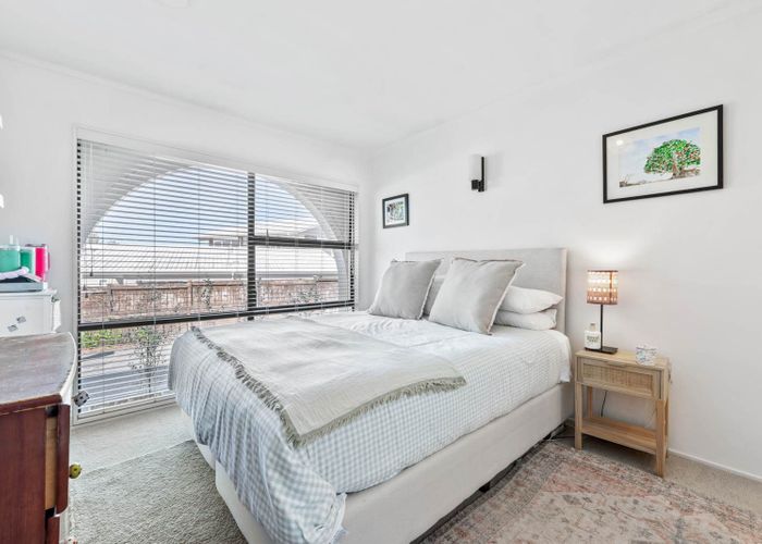  at 2/24 Geoffrey Road, Torbay, North Shore City, Auckland