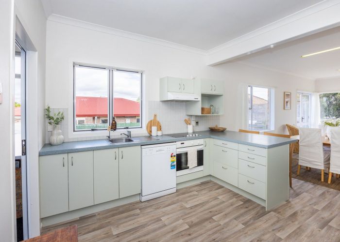  at 22 Forest Lake Road, Forest Lake, Hamilton
