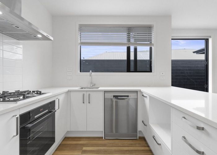  at 2/4 Duncan Road, St Andrews, Hamilton